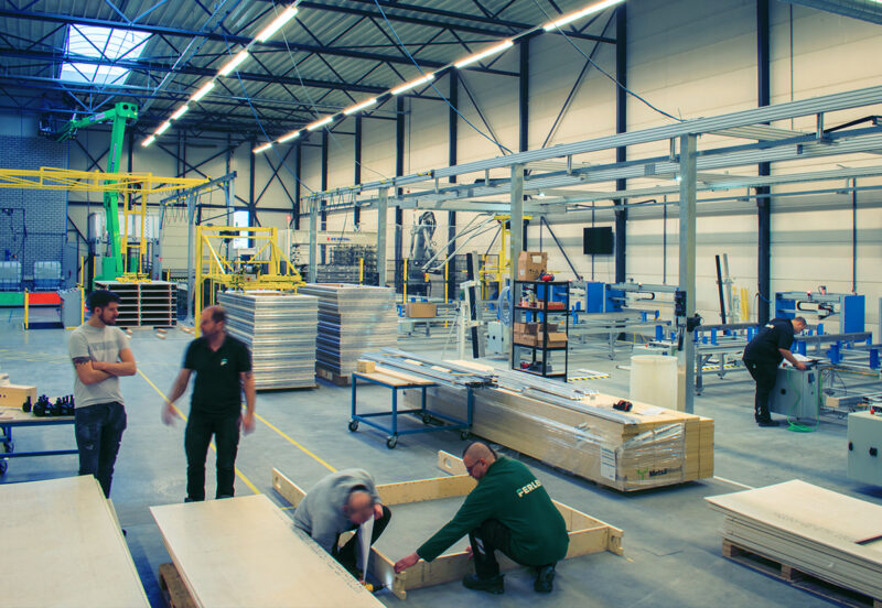 Productie van modulaire Smile woning in fabriek Helmond